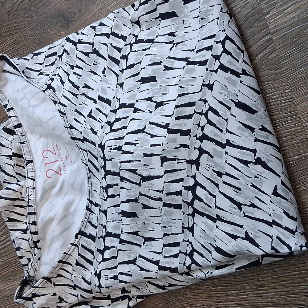 212 Collection Black And Gray Patterned Short Sle… - image 4